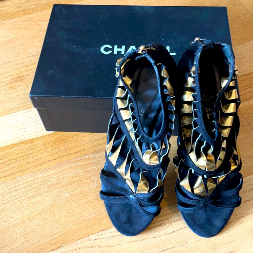 CHANEL Black Suede/ Gold Leather Thong Sandals - 9